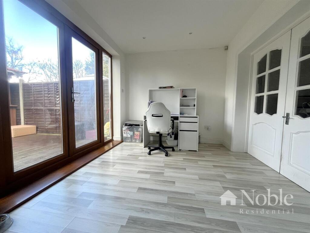 Kitchen/ Dining Room