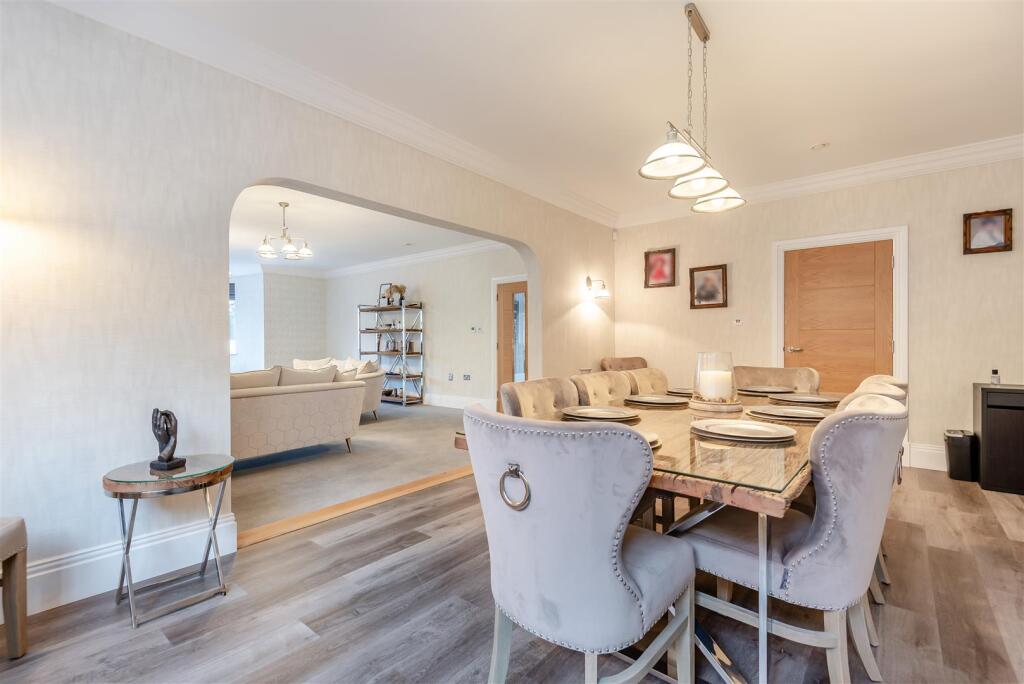 8633627-interior11.jpg