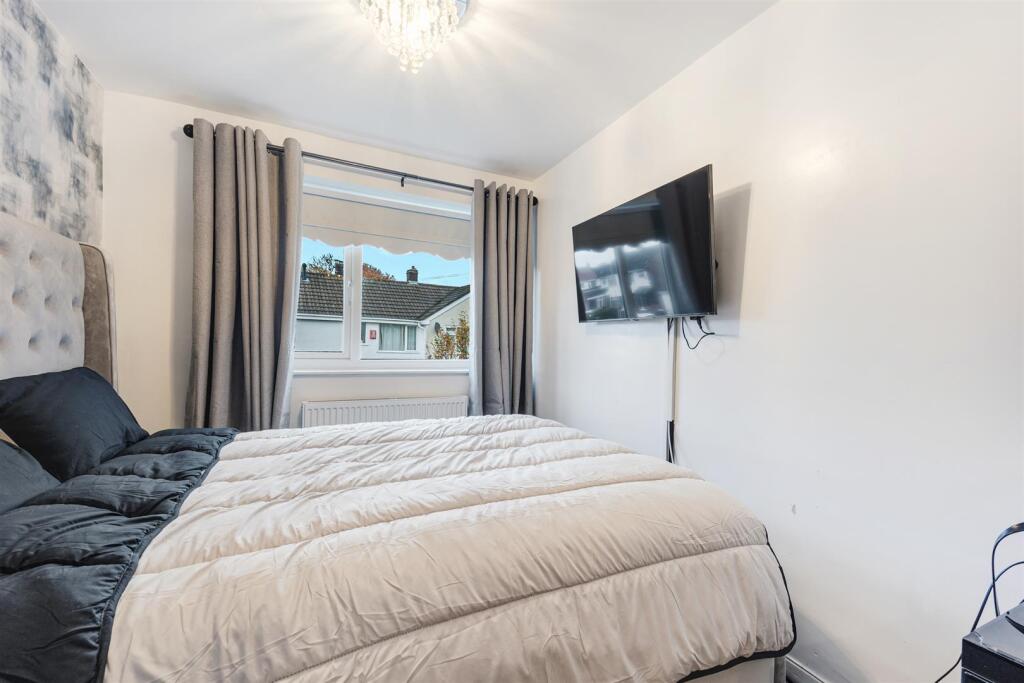 1 Thorndyke Close-3.jpg