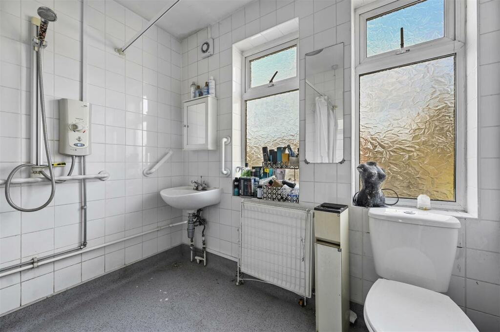 Aston Rowe - Long Drive10.JPG