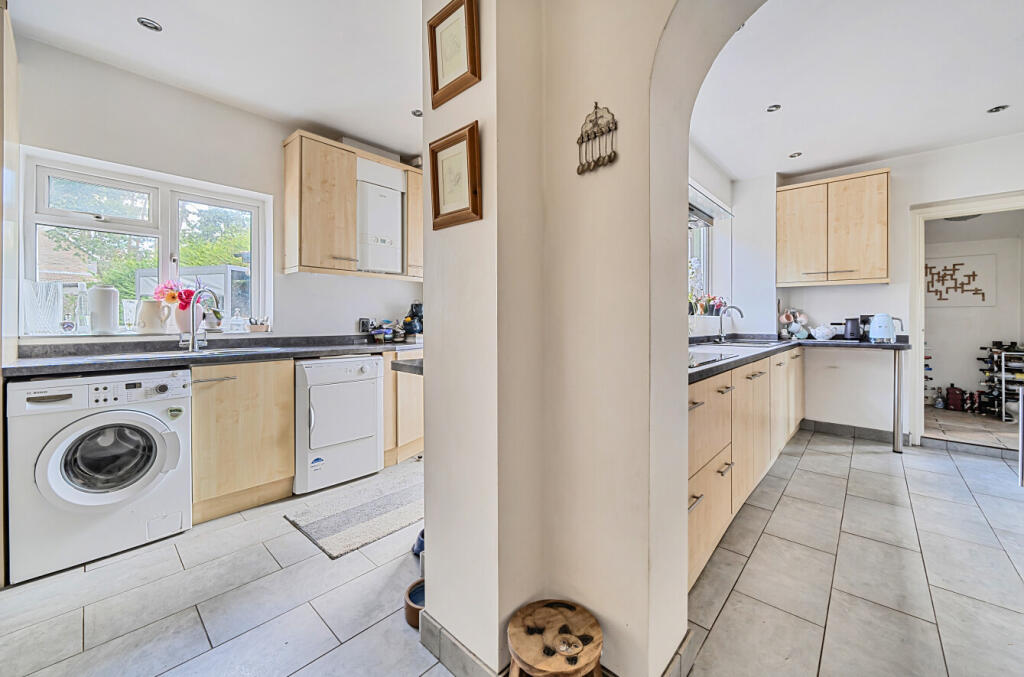 1347591-6-68beee7...