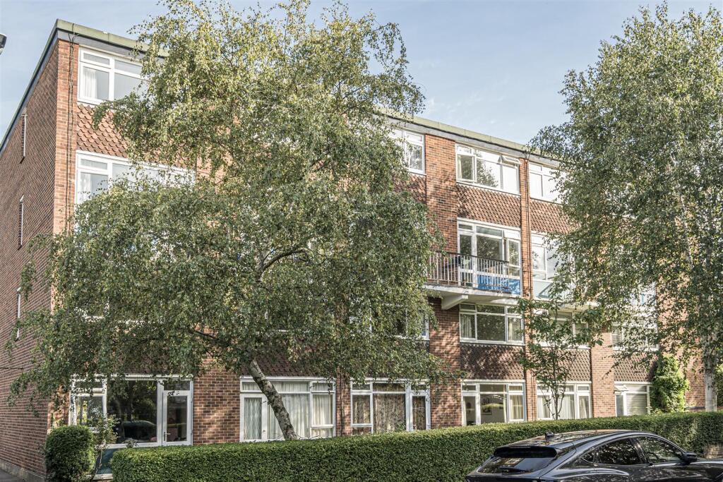 Carlton Drive, Putney, SW15