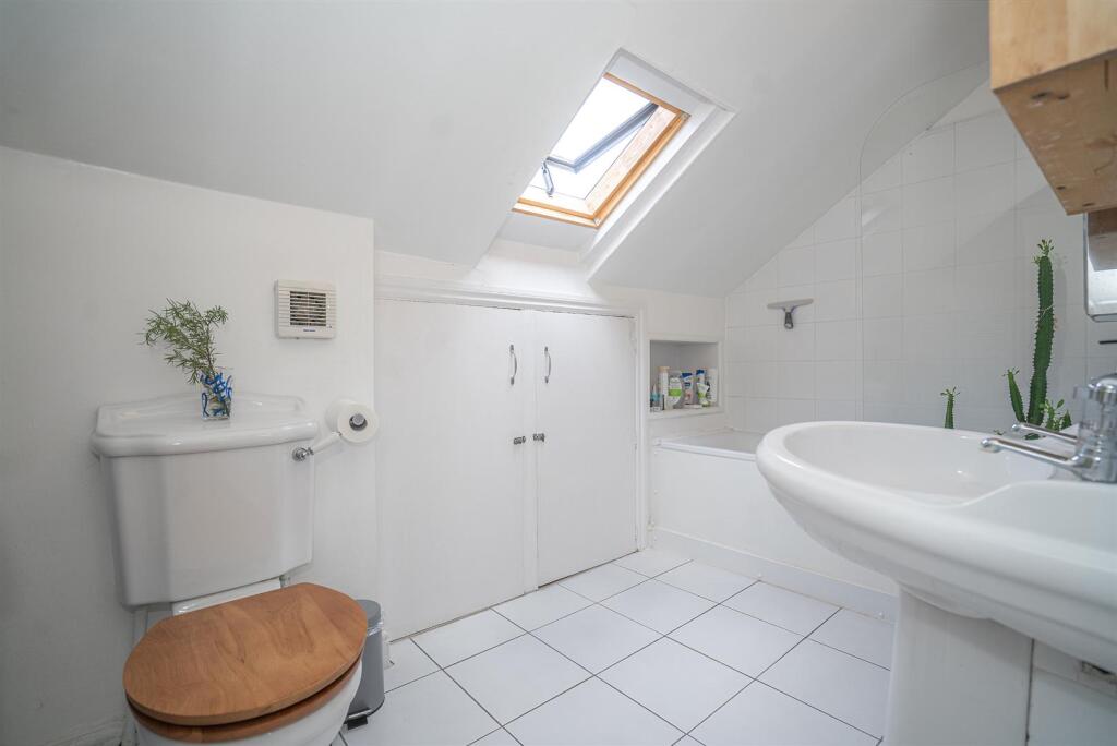 Bathroom.jpg