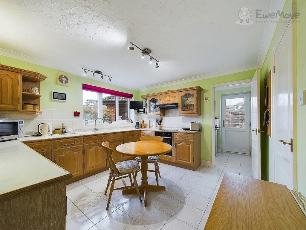 CAM03640G0-PR0031-STILL010