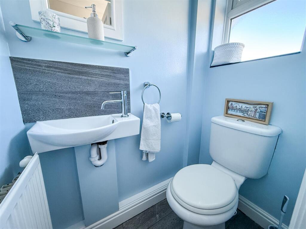 GROUND FLOOR CLOAKROOM