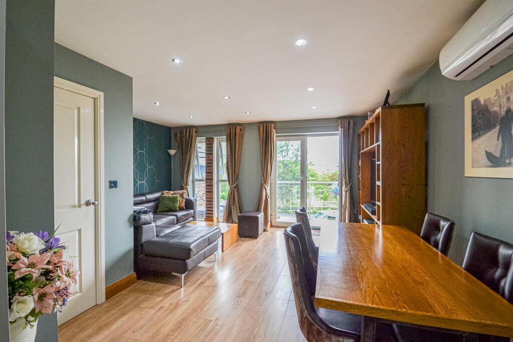 Lounge &amp; Dining Area