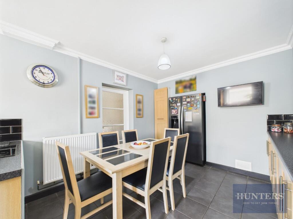 Kitchen / Dining Area