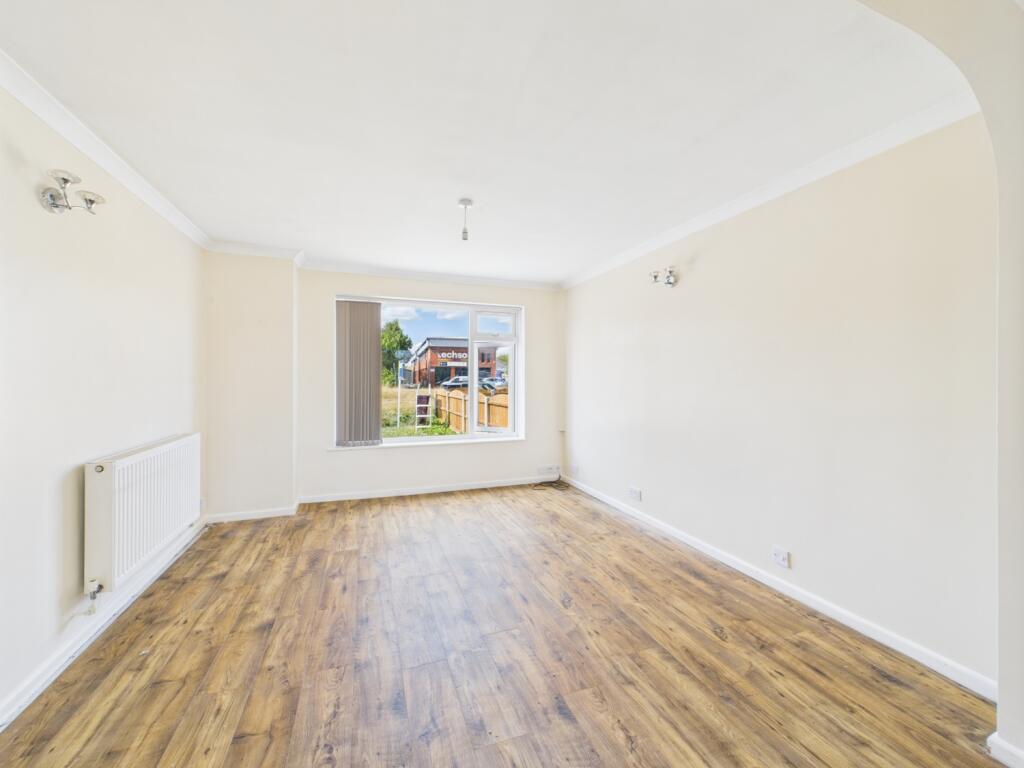 CAM01740G0-PR0411-STILL006