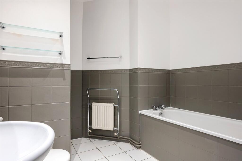 En-Suite Bathroom