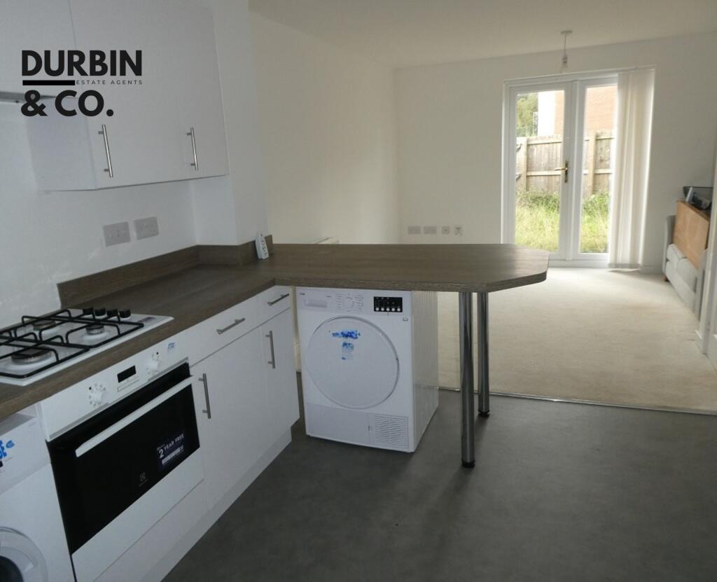 OPEN PLAN LOUNGE/KITCHEN