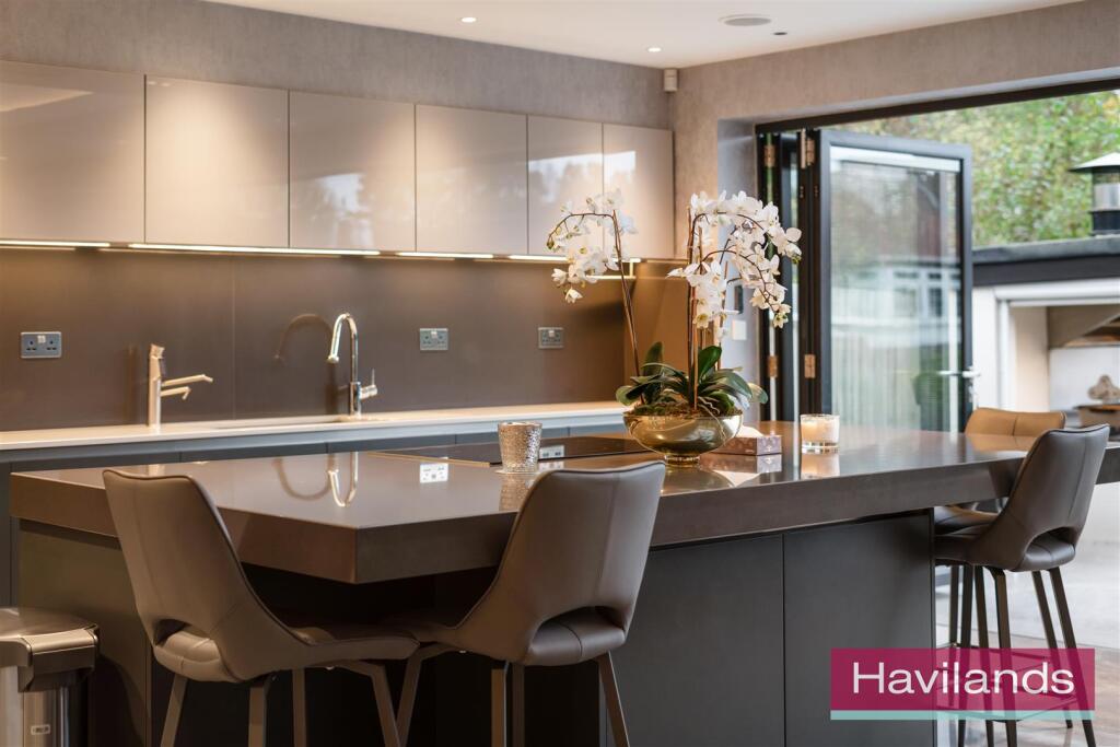 Broadfields Avenue-21.jpg