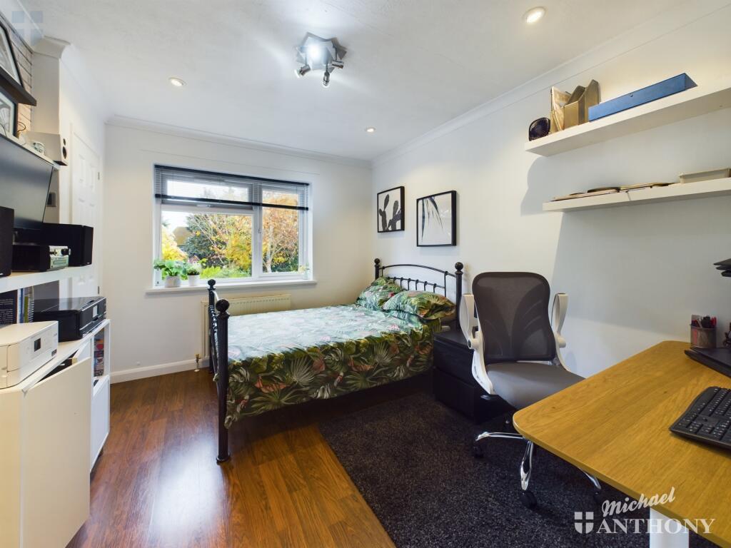 CAM03852G0-PR0137-STILL001