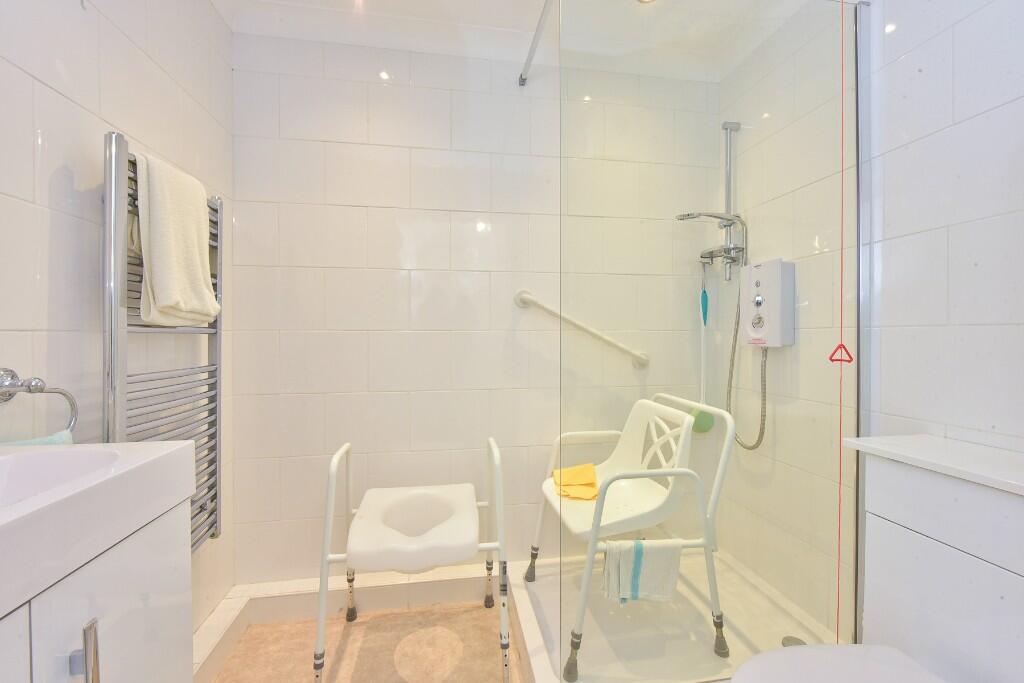 SHOWER ROOM