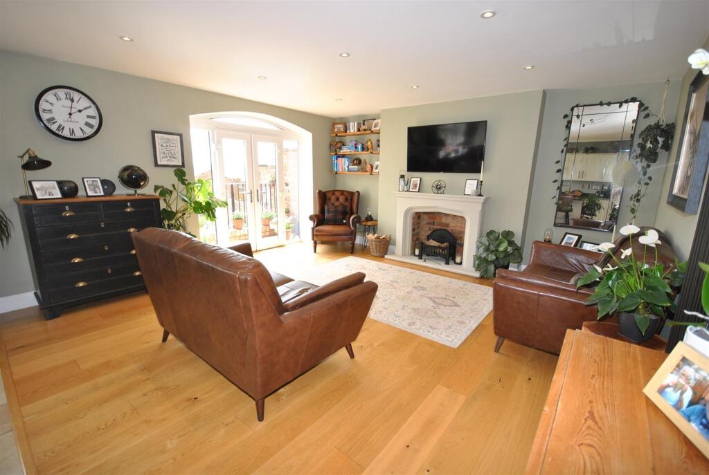 LOUNGE AREA
