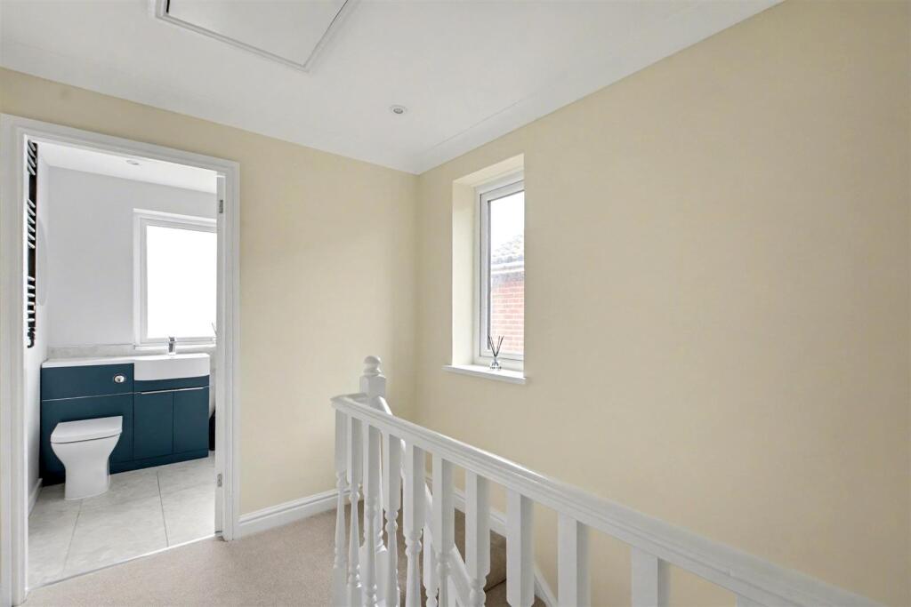 FIRST FLOOR LANDING