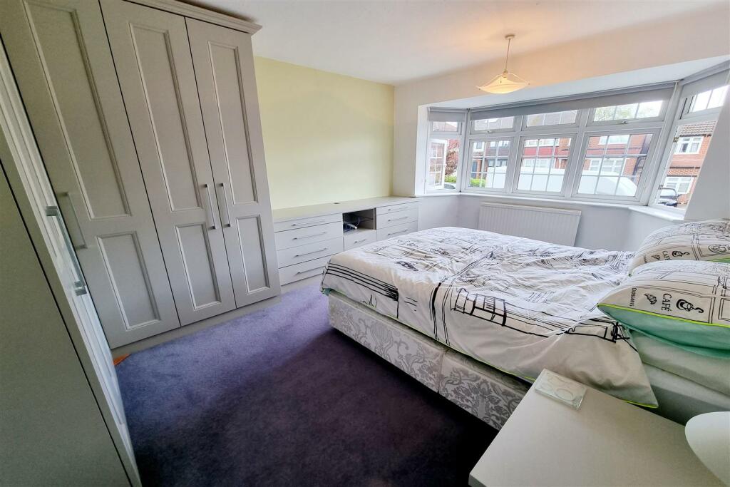 BEDROOM 1: