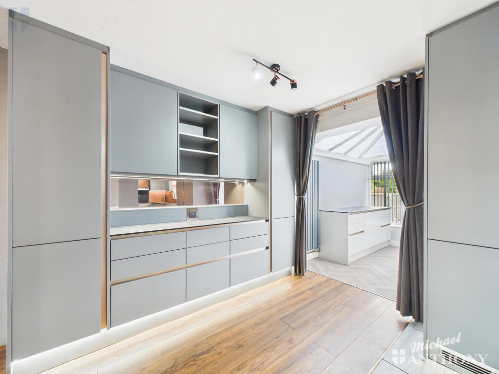 CAM03218G0-PR0779-STILL006