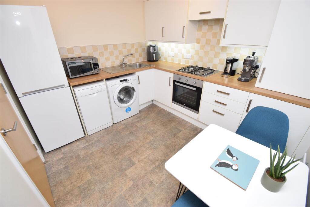 KITCHEN-BREAKFAST ROOM.JPG