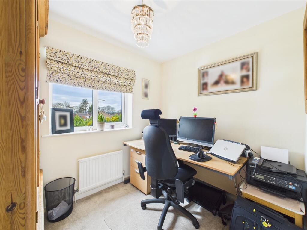BEDROOM 4