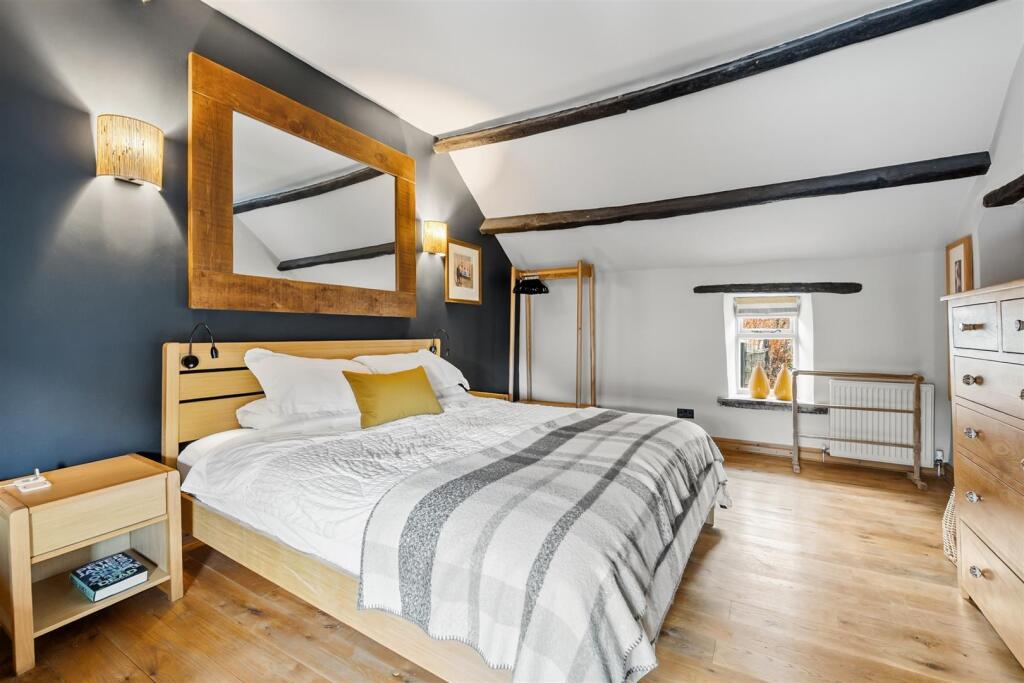 Saxton Mee Well Yard 0003.jpg