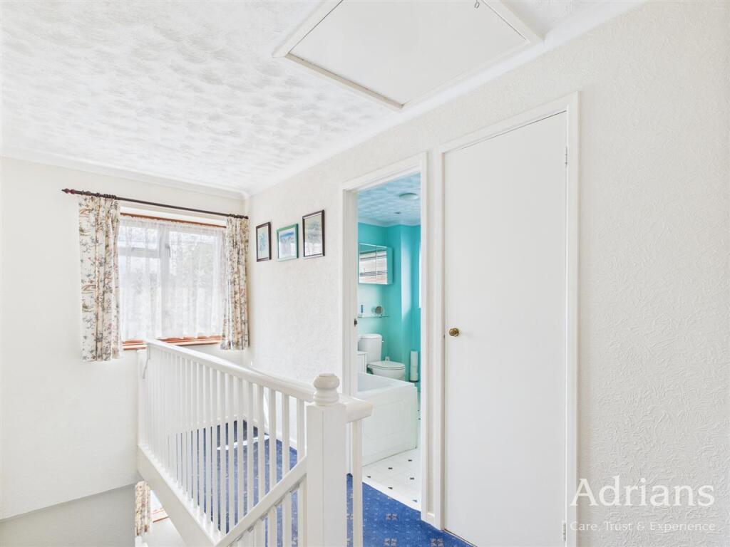 FIRST FLOOR LANDING