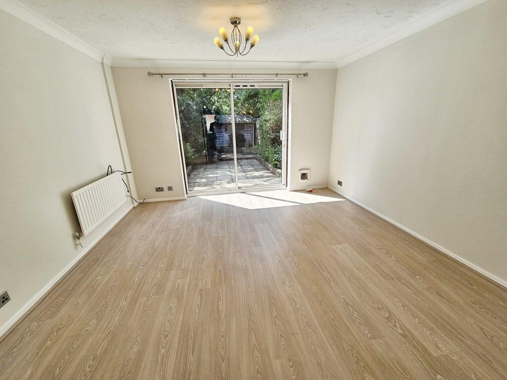 Lounge/Dining Roo...