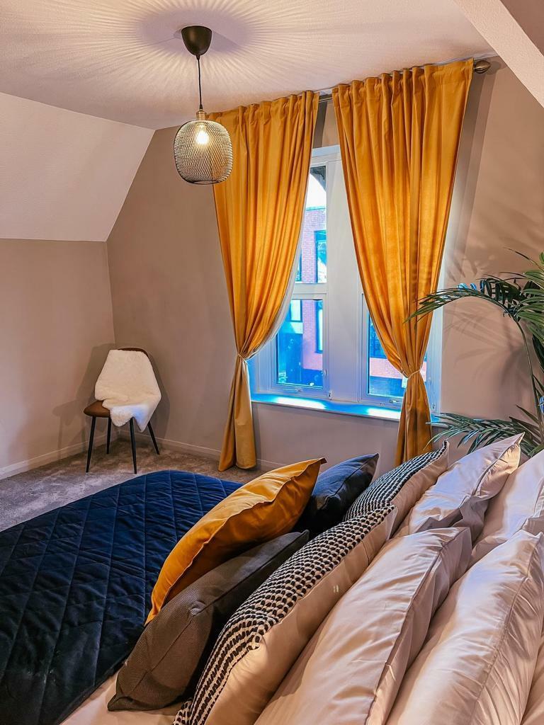 Bedroom Photos (5).JPG