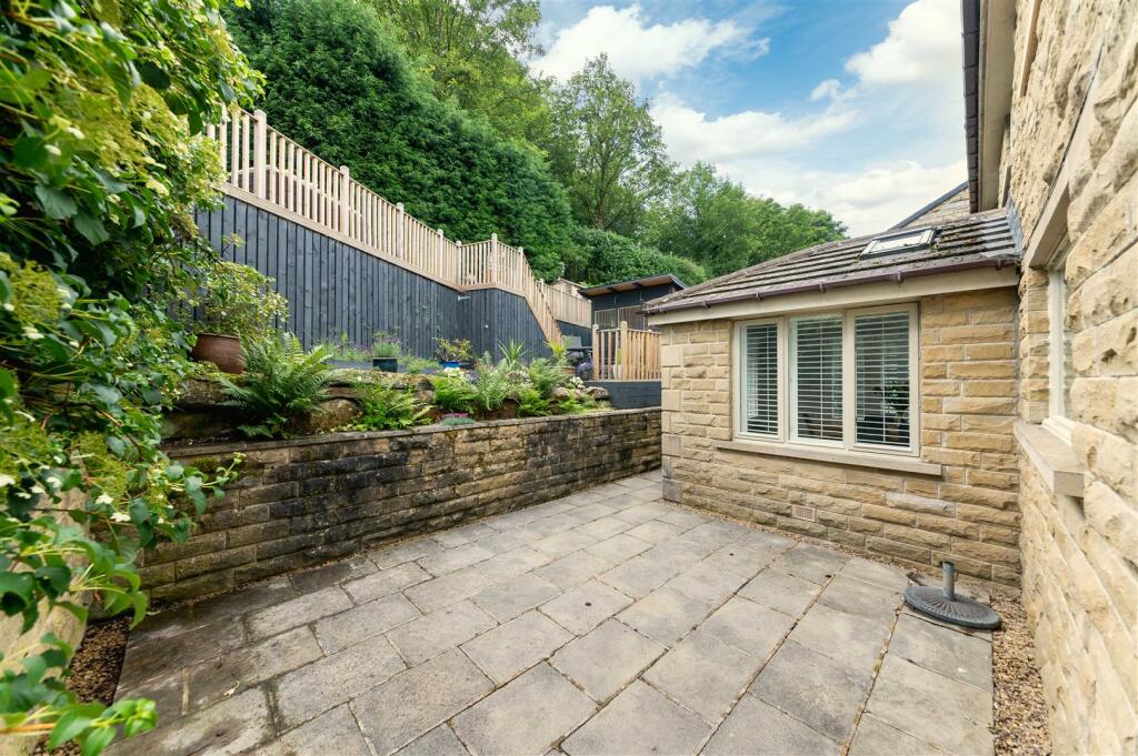 Rear Garden (2).jpg