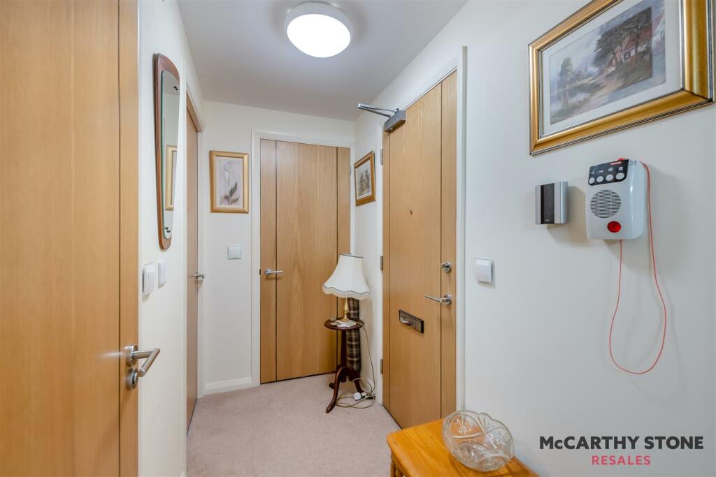 8604007-interior18.JPG