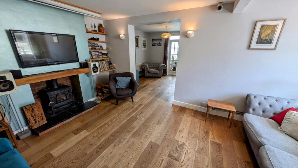 24  Church Rd lounge 4.jpg