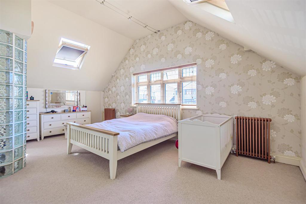 Master Bedroom 1.jpg