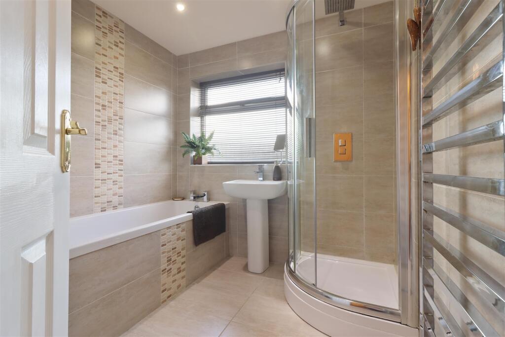 Exquisite Family Bathroom