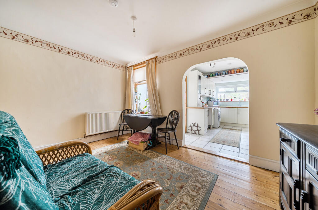 1372054-4-69023fa...