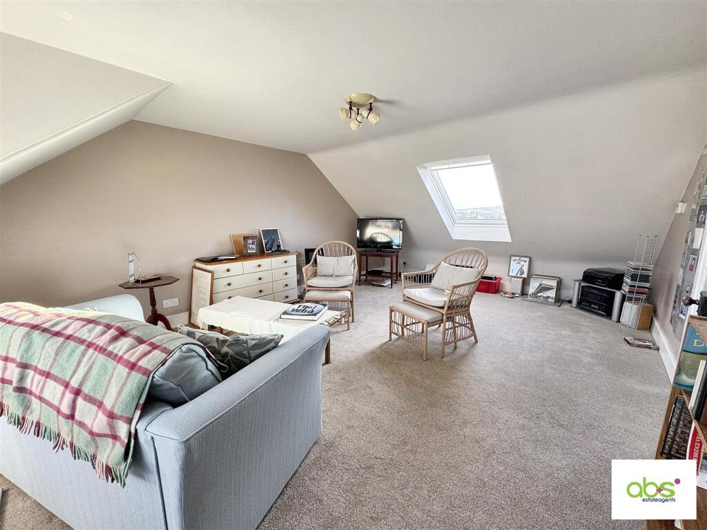 top floor lounge 2.jpg