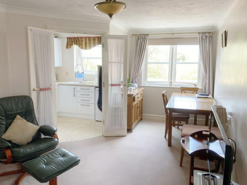 Showing how it looks furnished