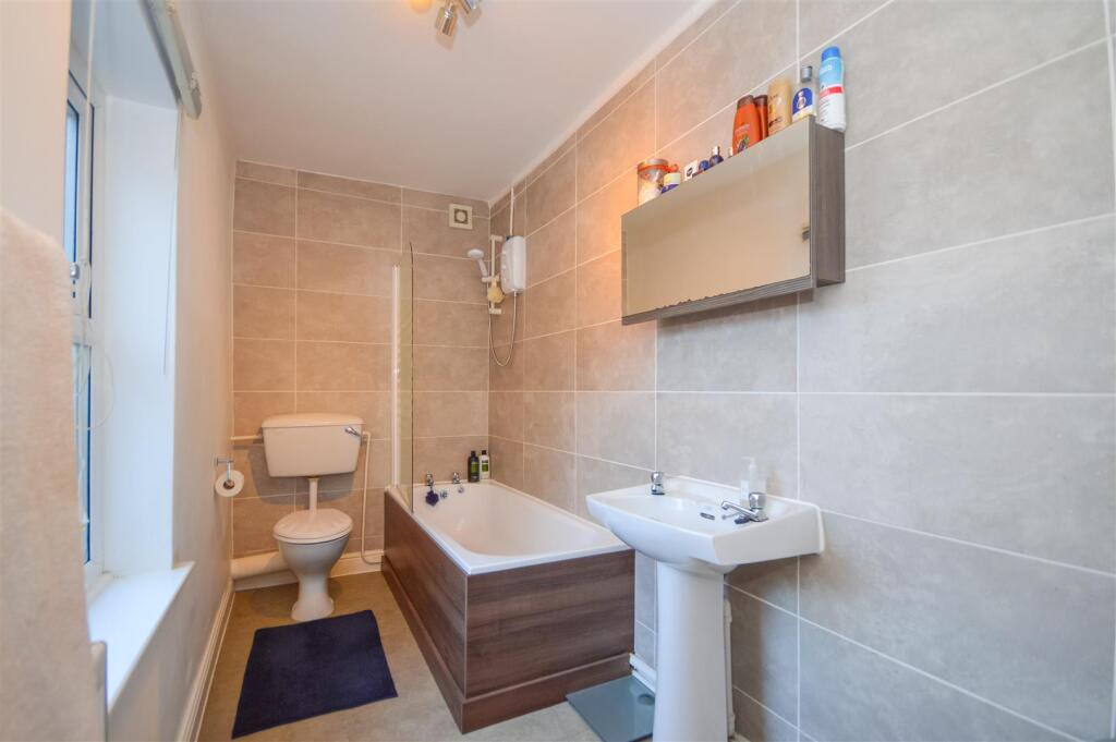 BATHROOM/W.C.