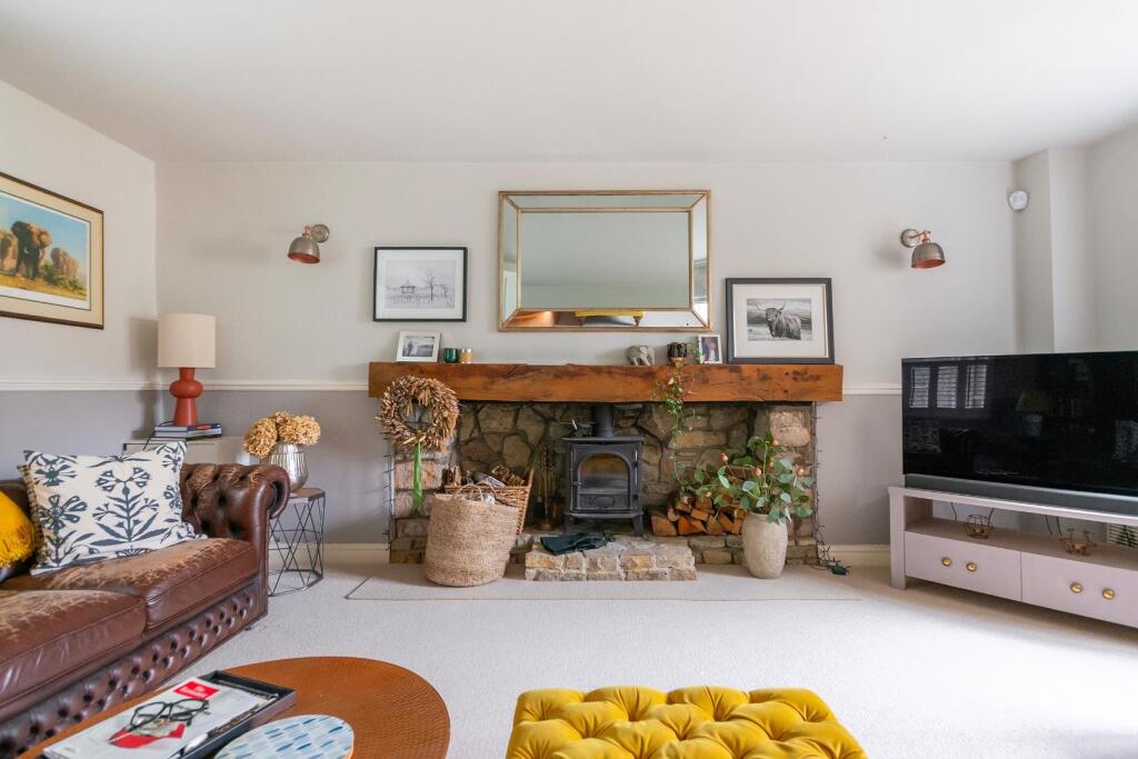 0N2CKN - Living Room B.jpg