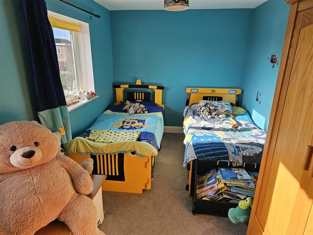 bed 2.jpg