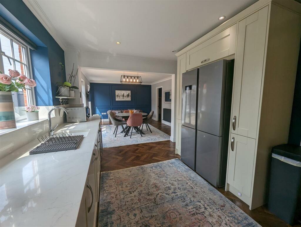 Kitchen/Dining Area