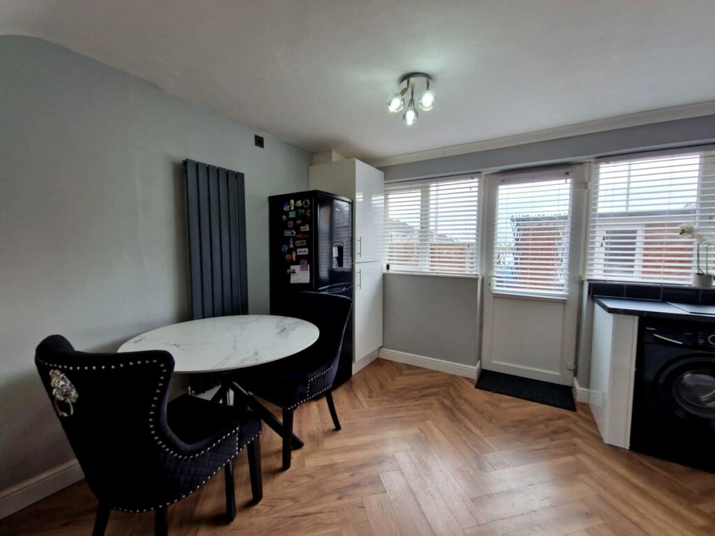 Kitchen/Dining area