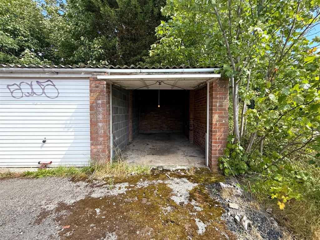 Garage off, Ridgeway Road (3).JPG