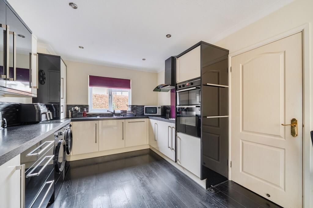 1388111-10-6936e491cf92e