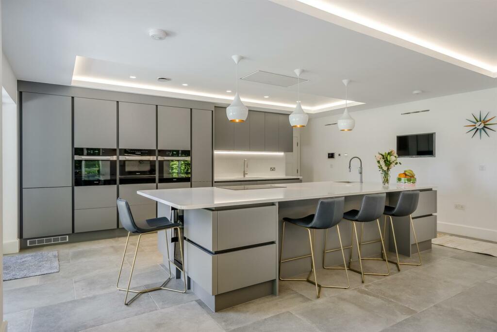 8594318-interior43.jpg