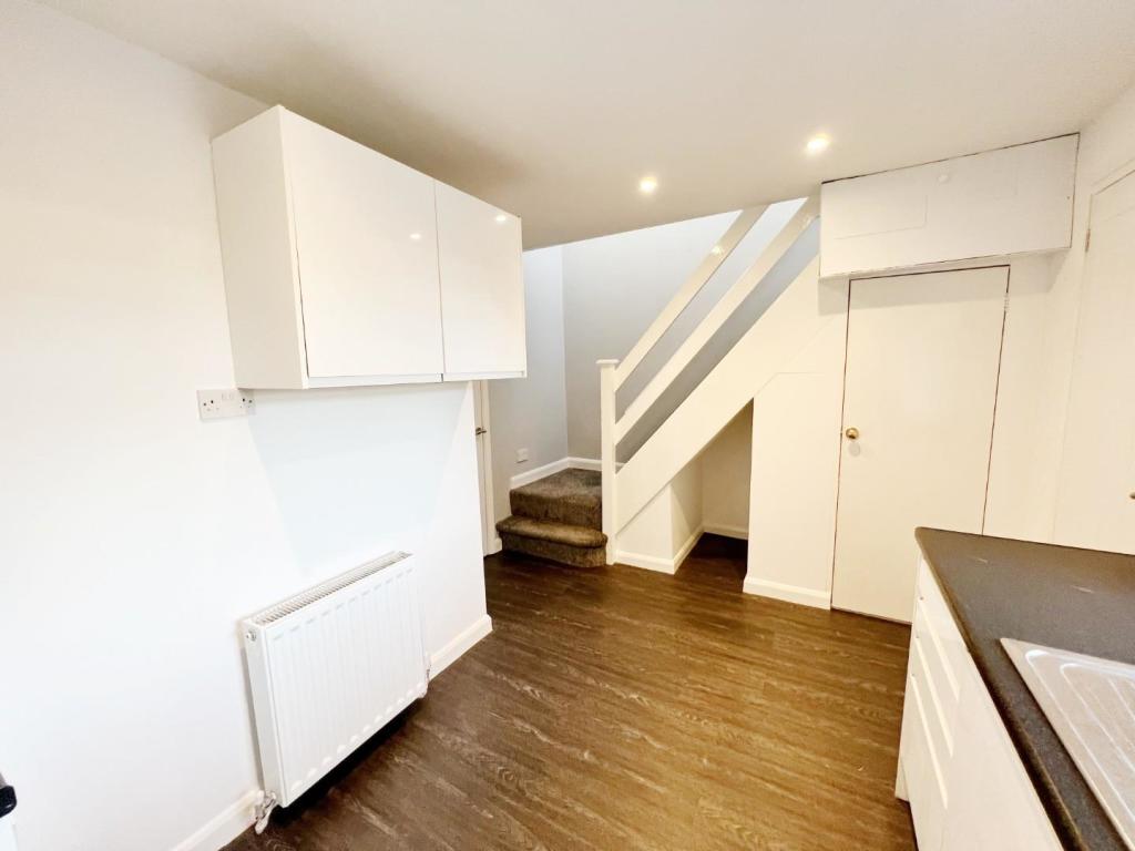 Kitchen pic 3.jpg