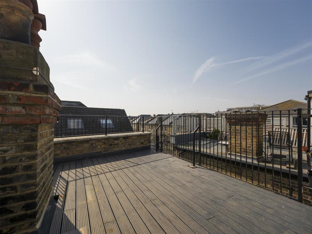 Roof terrace 2.jpg