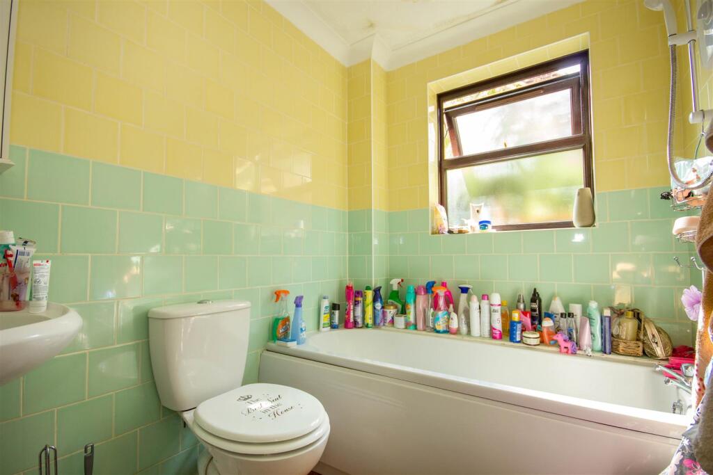28 Bowman Close  (13).jpg