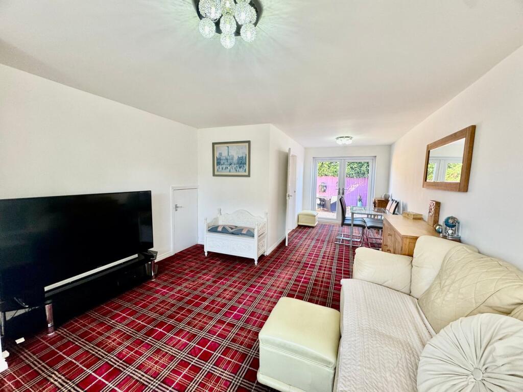 Main Lounge / Dining Area