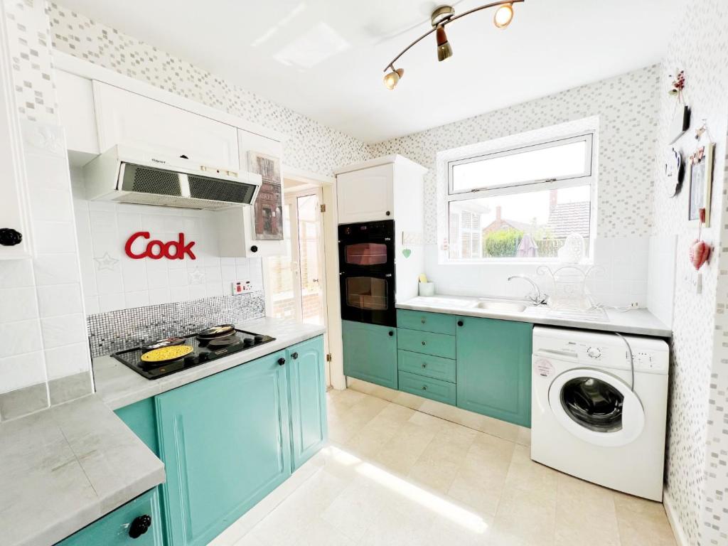 Kitchen 1.jpg
