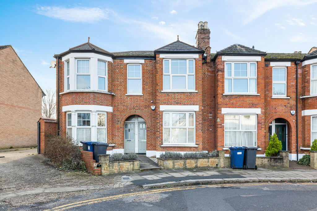 99 Leslie Road N2...