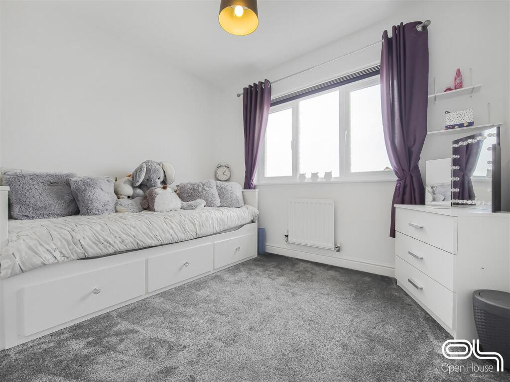 Henley Grove, Church Gresley (23).jpg